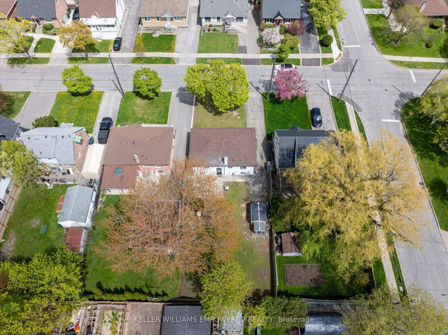 42 Deerhurst Avenue