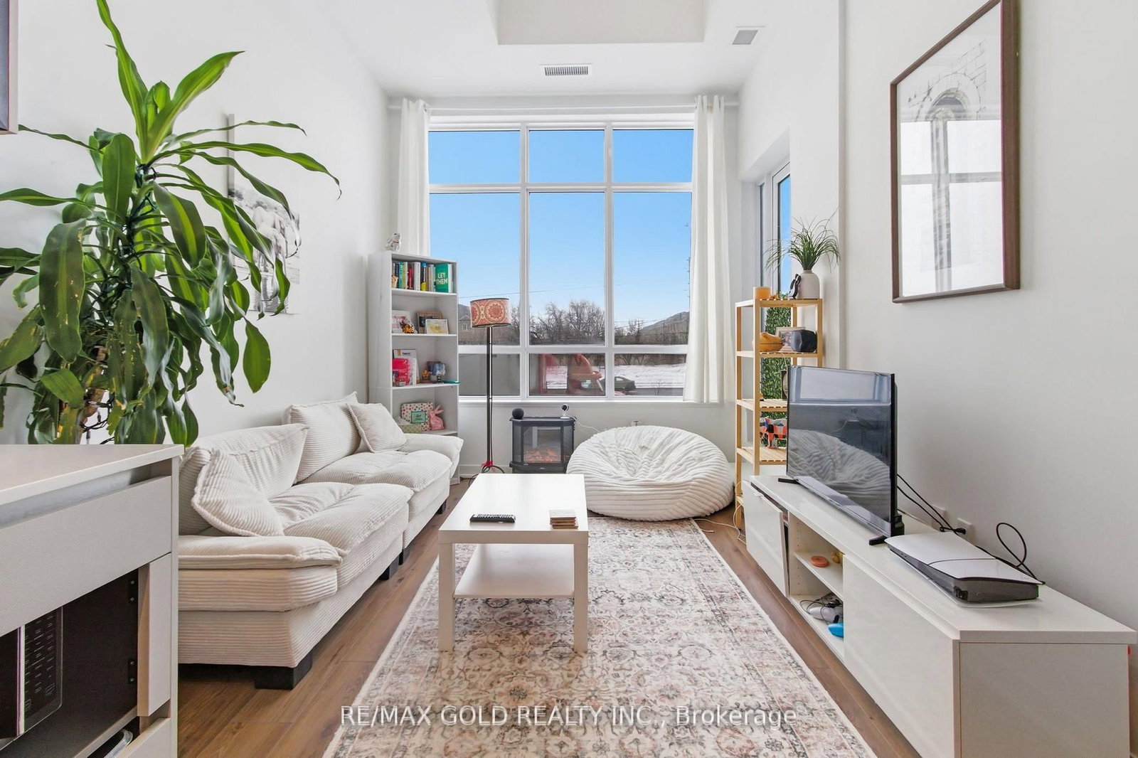 395 Dundas Street W, Unit 117 - Photo 3