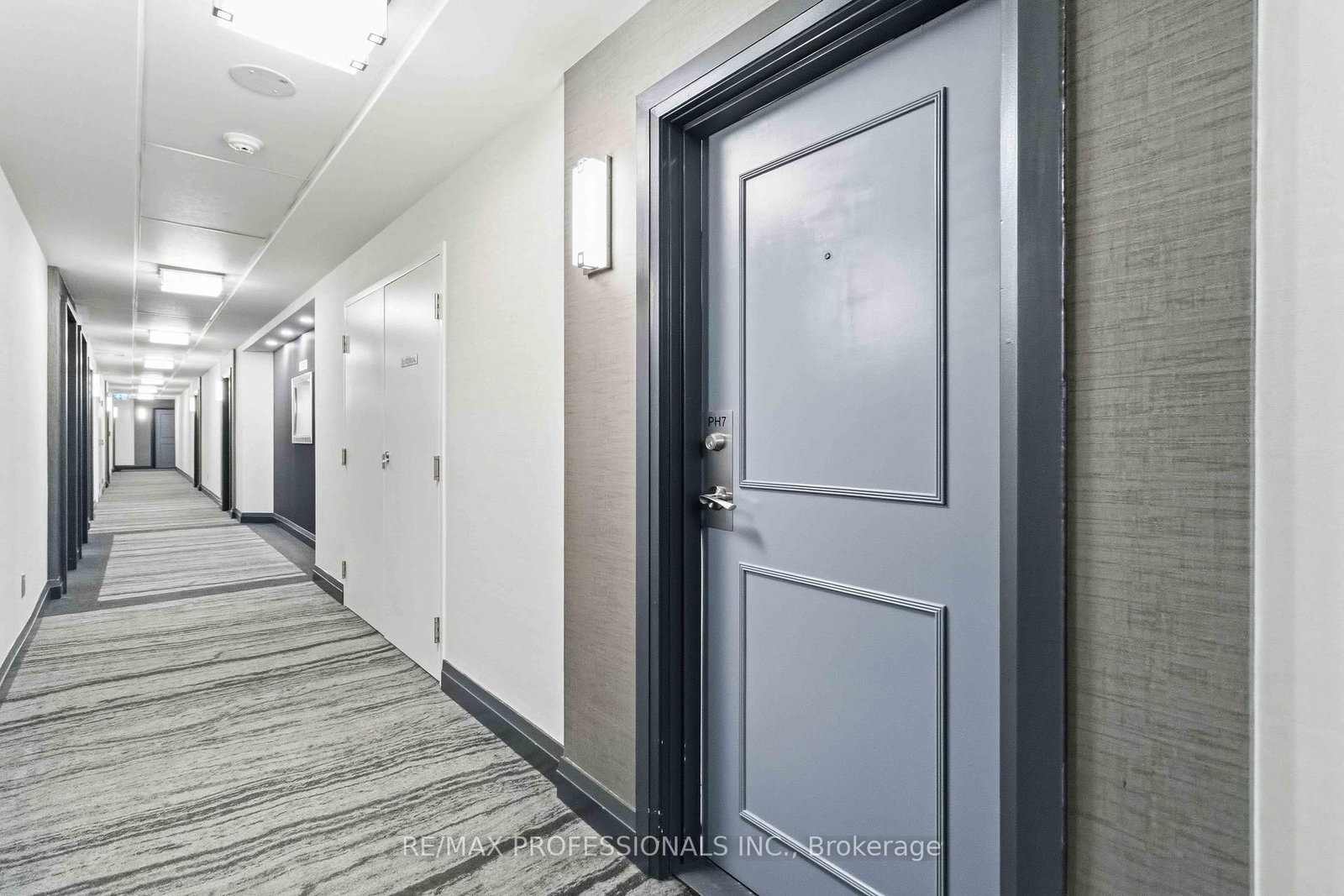 1150 Parkwest Place, Unit PH07 - Photo 5
