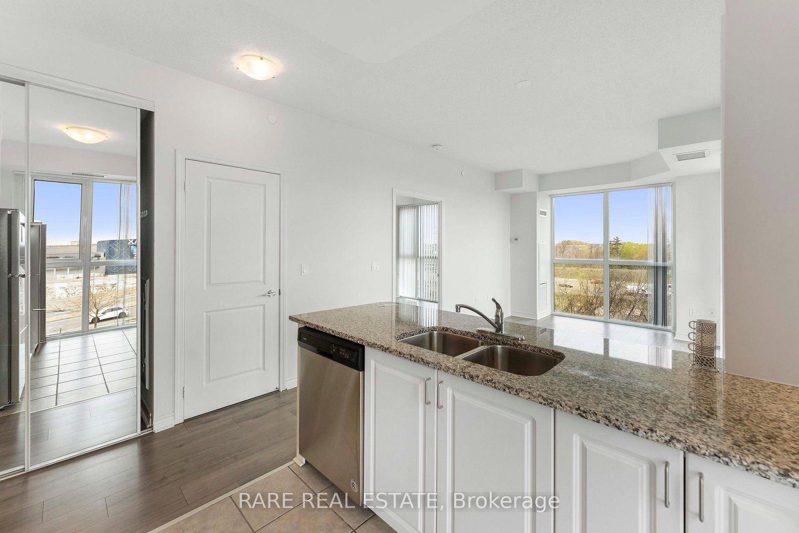 349 Rathburn Road W, Unit 605 - Photo 19