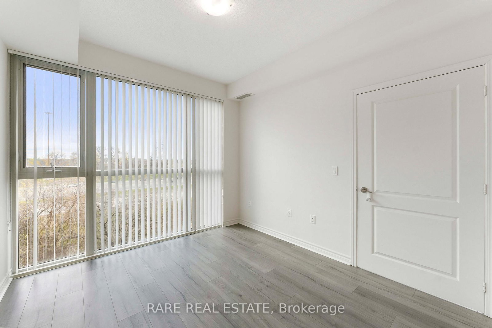 349 Rathburn Road W, Unit 605 - Photo 9