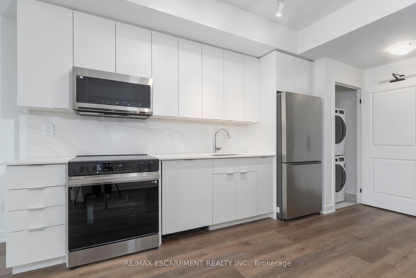 2075 Lakeshore Road, Unit 1707 - Photo 7