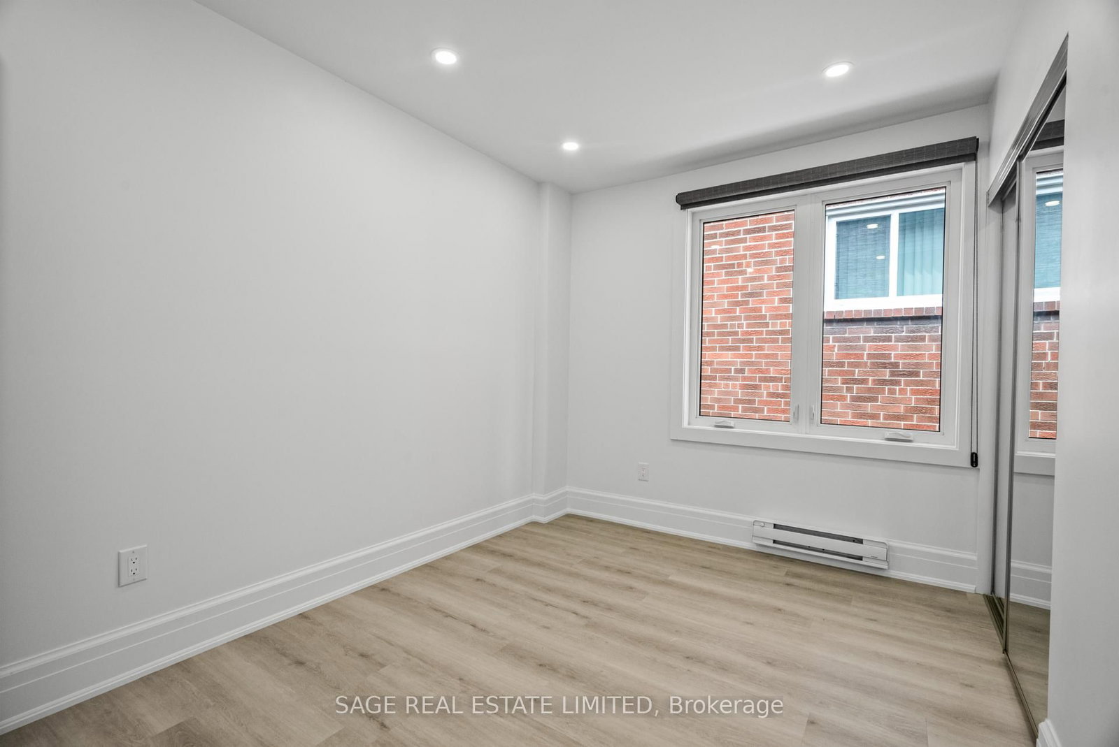 25 Chamberlain Avenue • Toronto, ON photo 17