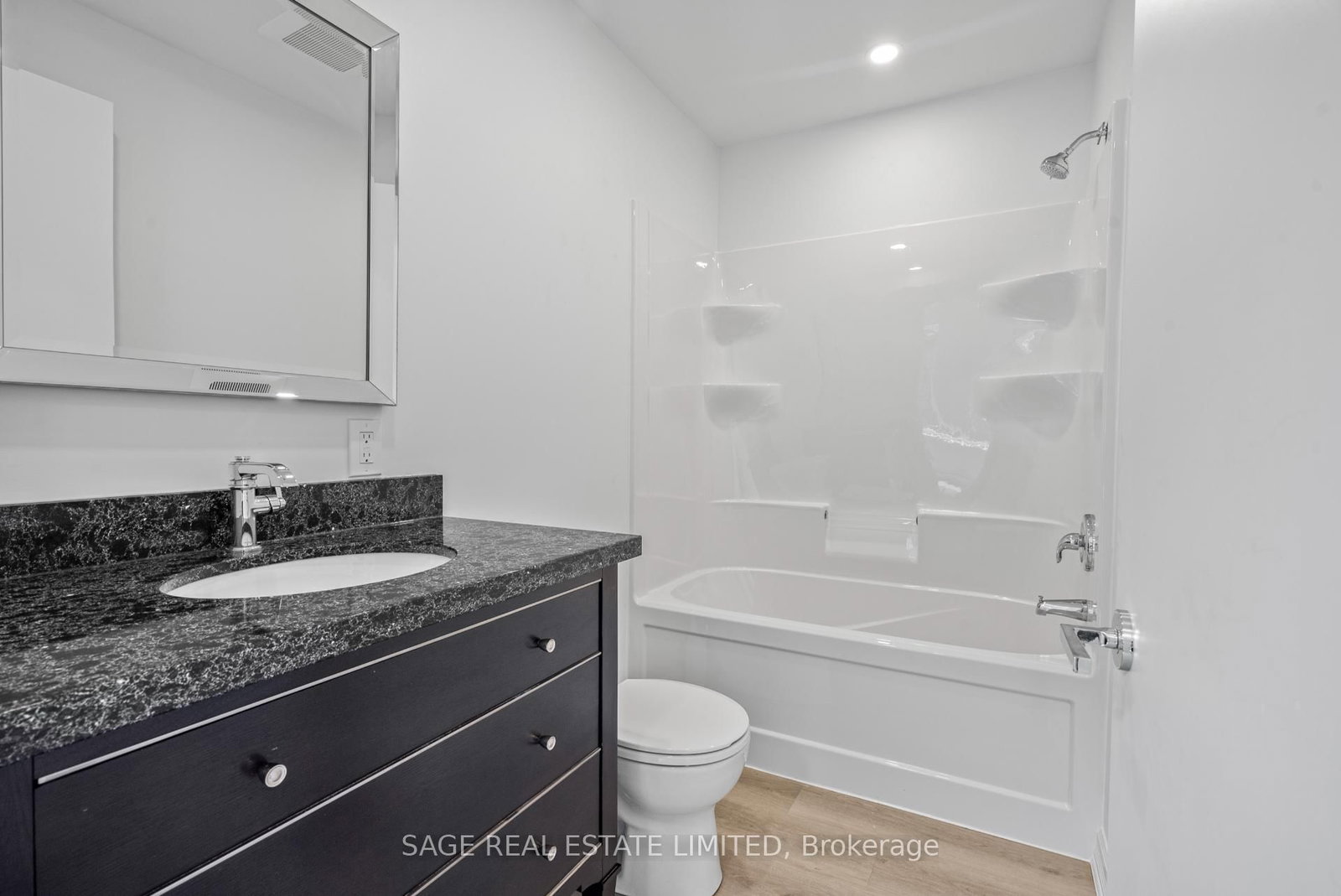 25 Chamberlain Avenue • Toronto, ON photo 22