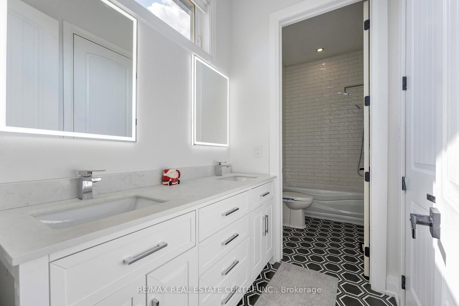 252 Paisley Boulevard W - Photo 31