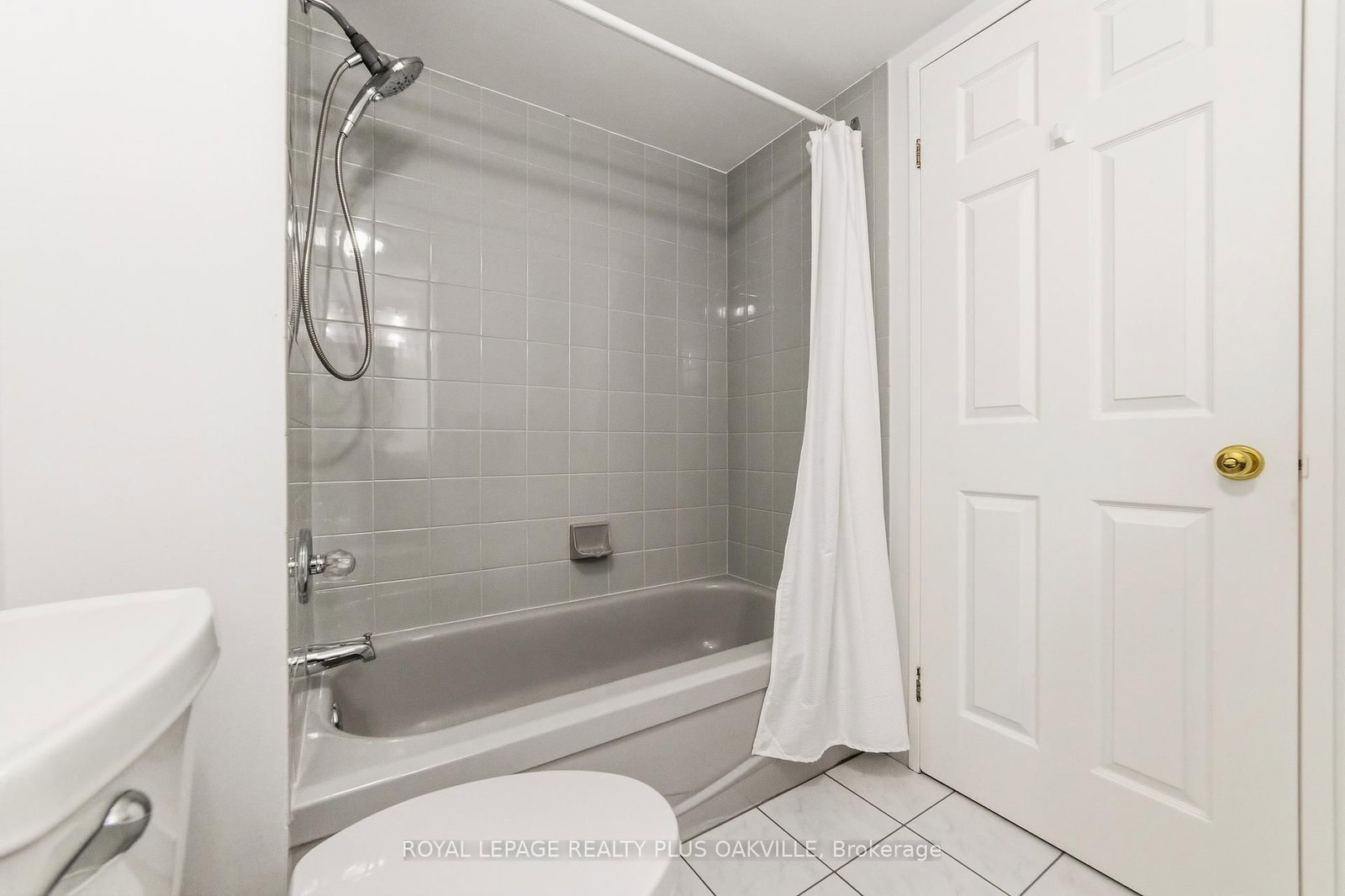 100 Bronte Road, Unit 404 - Photo 8
