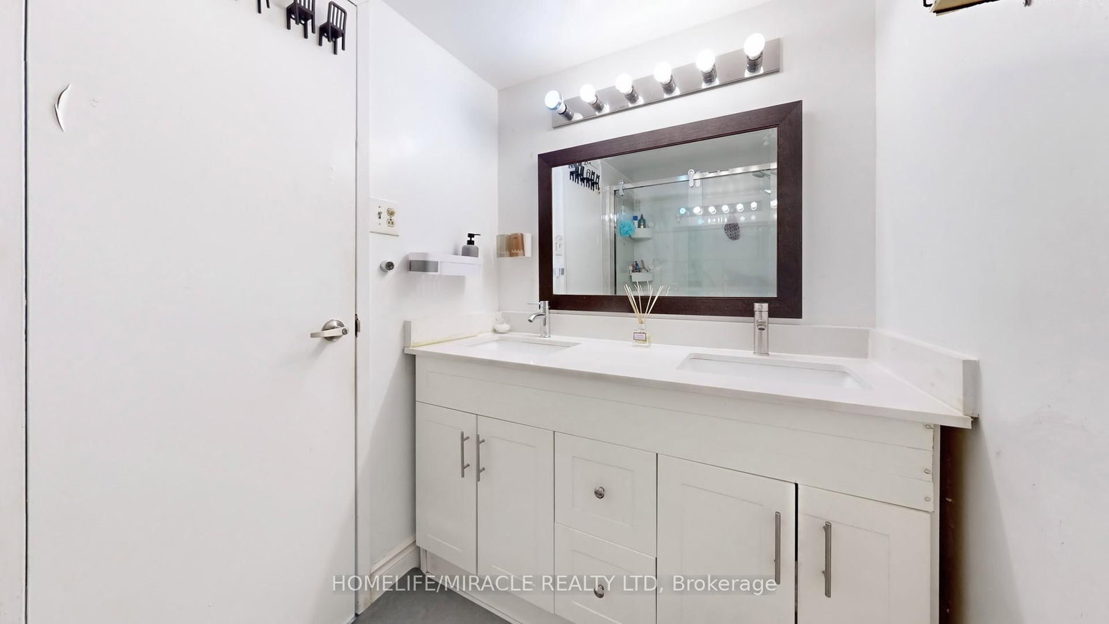 15 Kensington Road, Unit 1112 - Photo 20