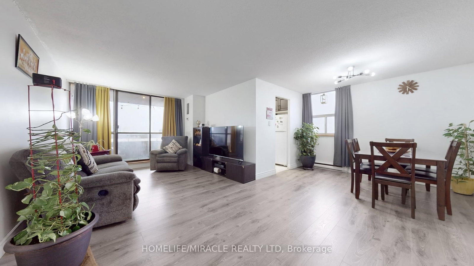 15 Kensington Road, Unit 1112 - Photo 5
