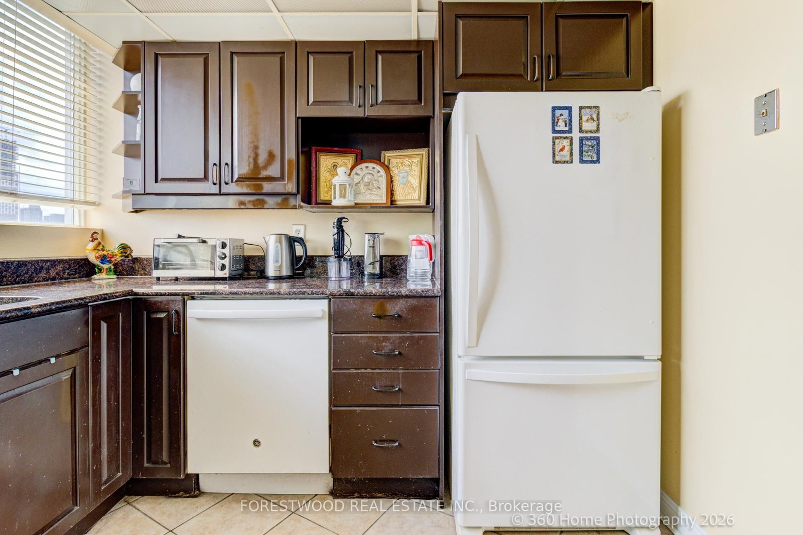 3700 Kaneff Crescent, Unit 2202 - Photo 16