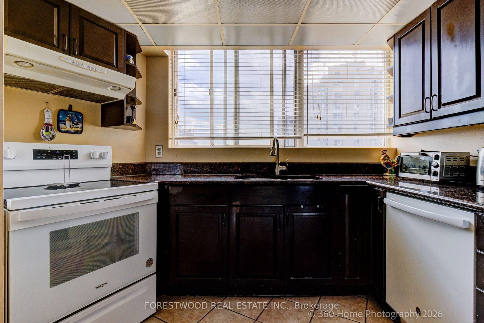 3700 Kaneff Crescent, Unit 2202 - Photo 17