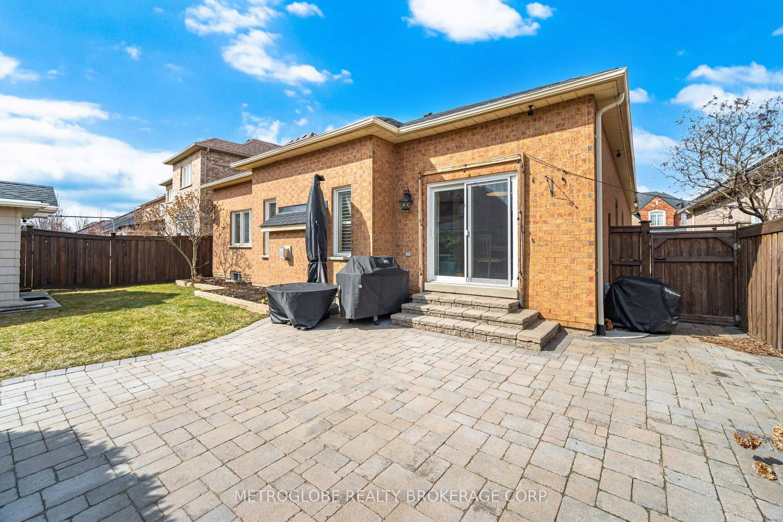 29 Fontainebleu Road - Photo 45