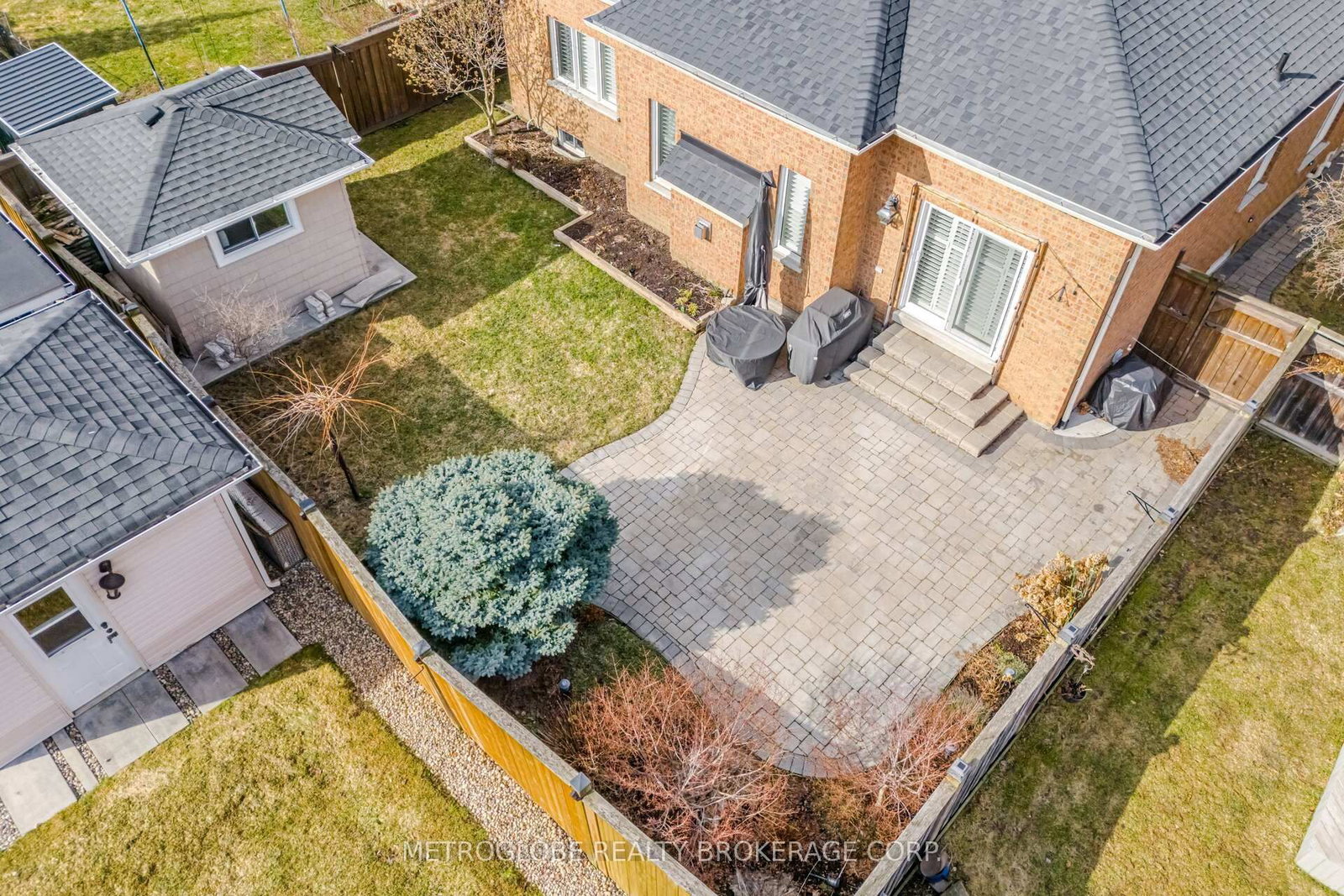 29 Fontainebleu Road - Photo 47