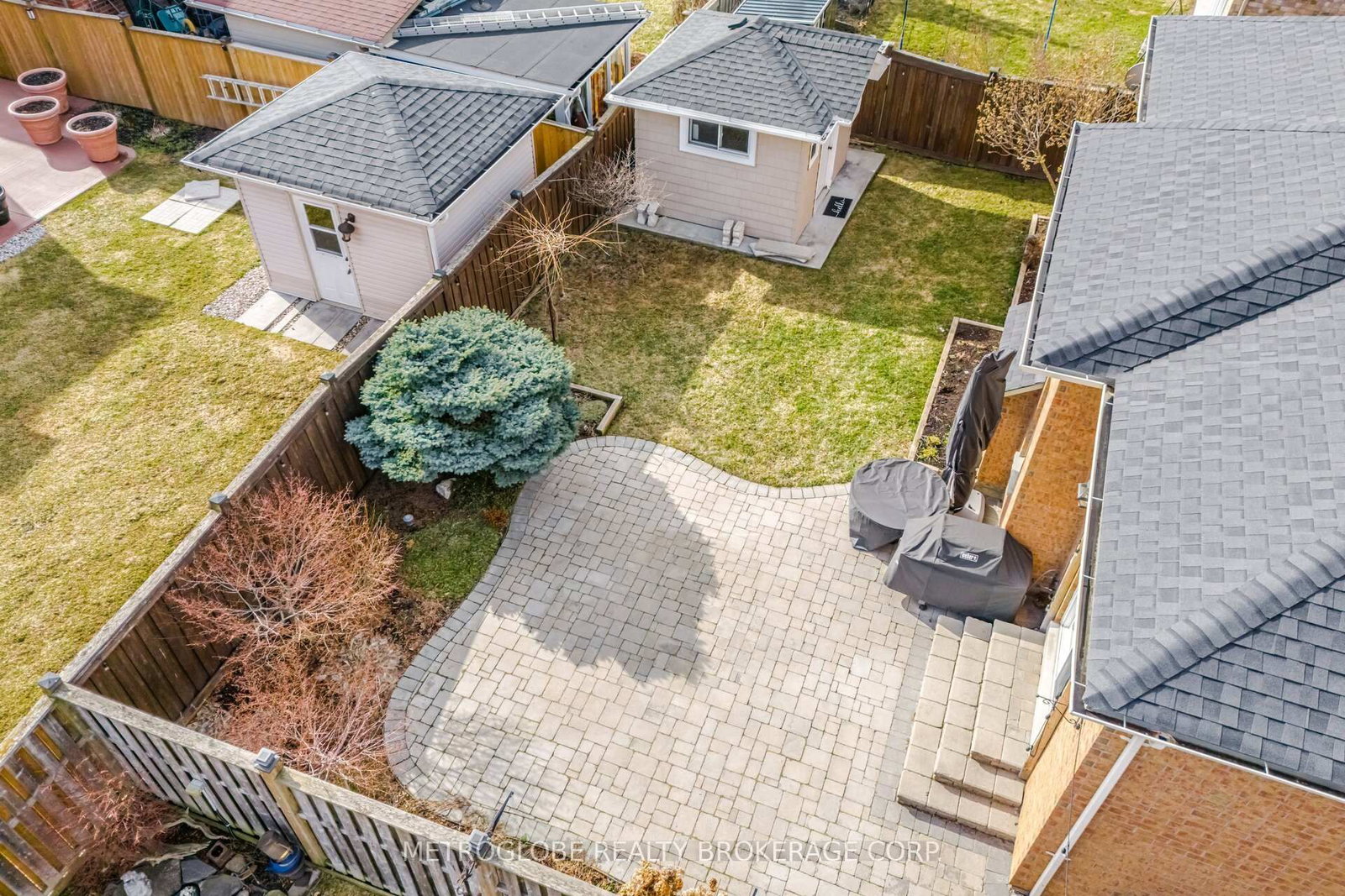 29 Fontainebleu Road - Photo 48