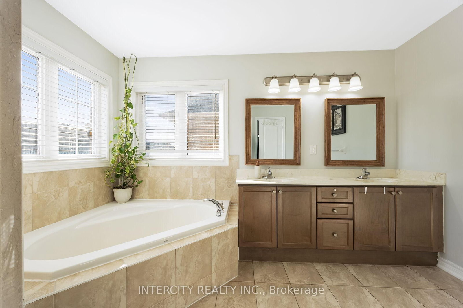 6 Constance Street - Photo 29