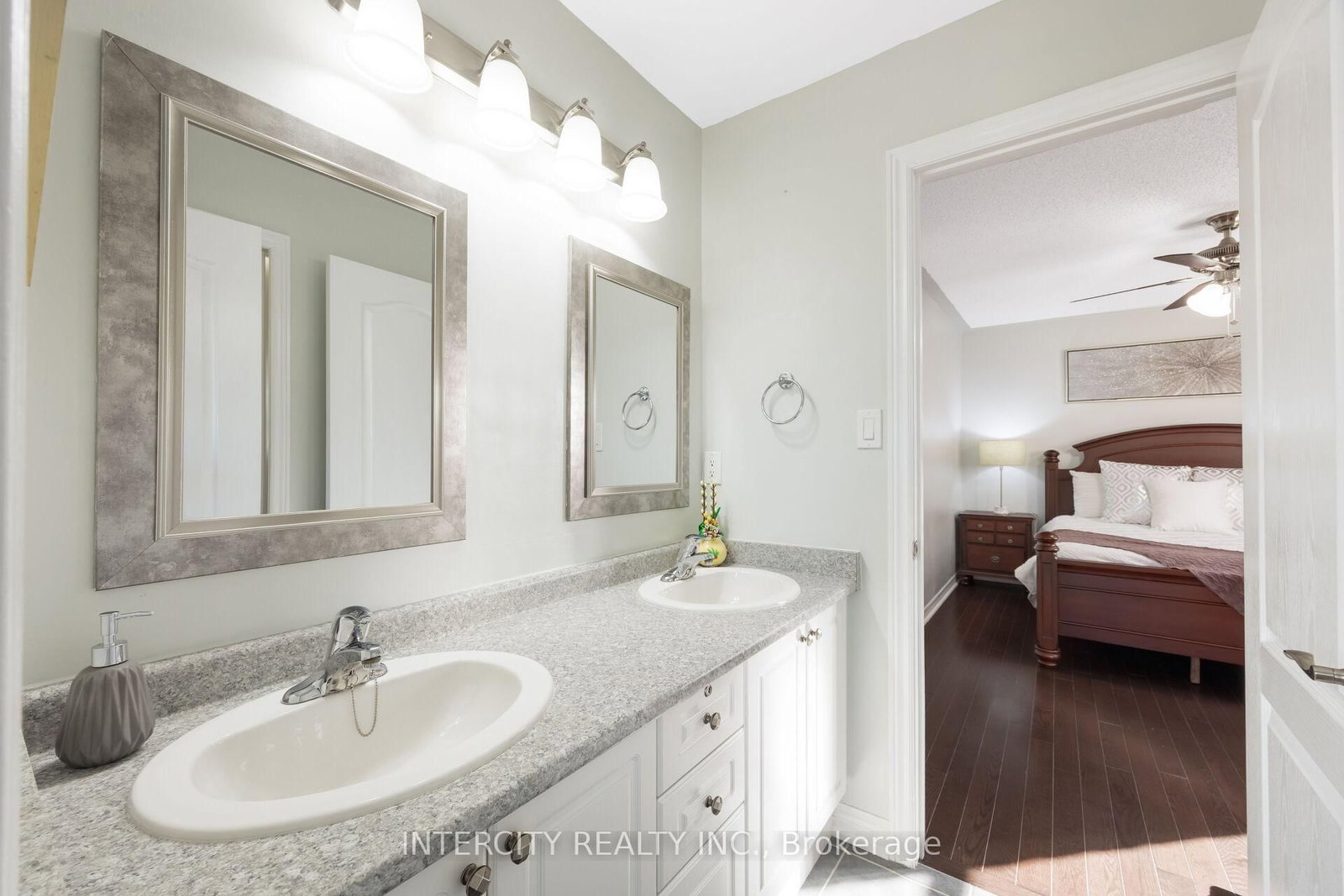 6 Constance Street - Photo 37