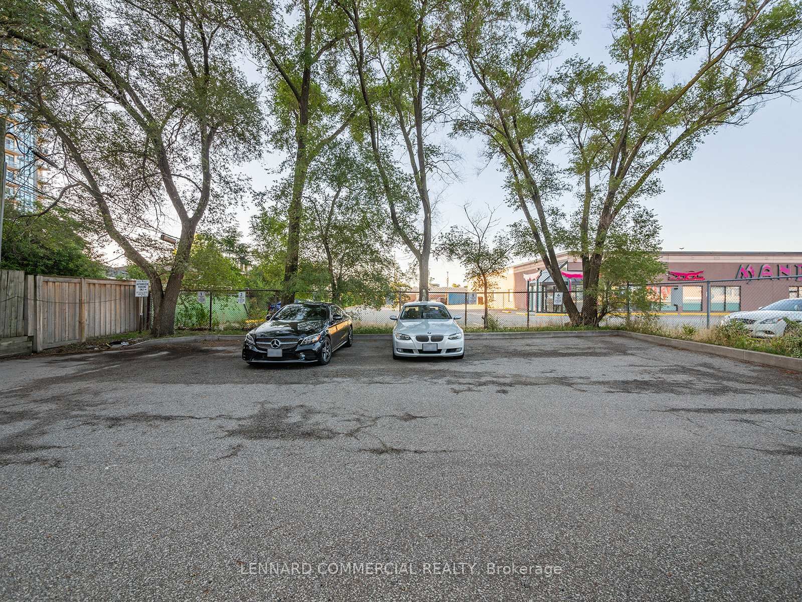 1199 The Queensway - Photo 11