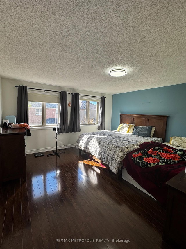 Main - 24 Viceroy Crescent