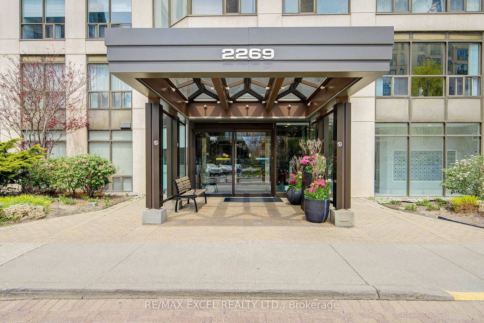2269 Lake Shore Boulevard W, Unit 2105 - Photo 3