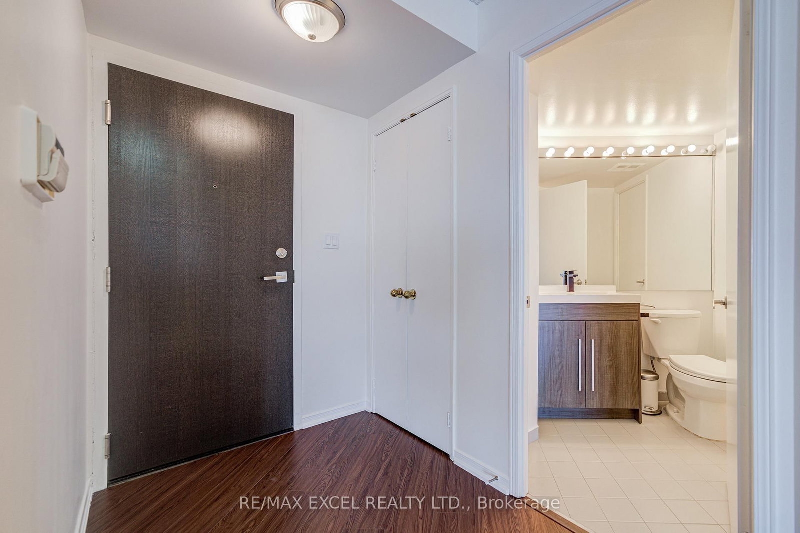 2269 Lake Shore Boulevard W, Unit 2105 - Photo 8