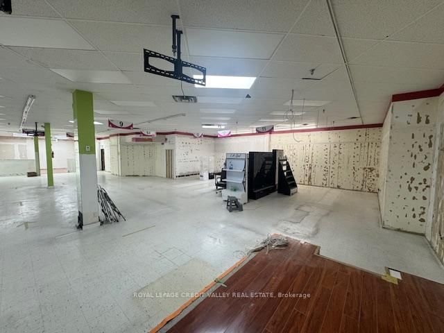 200 County Court Blvd photo 4