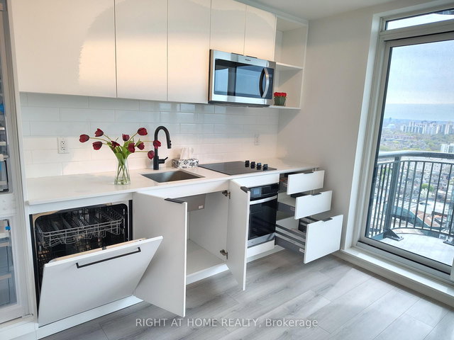 2411 - 1185 Dupont Street