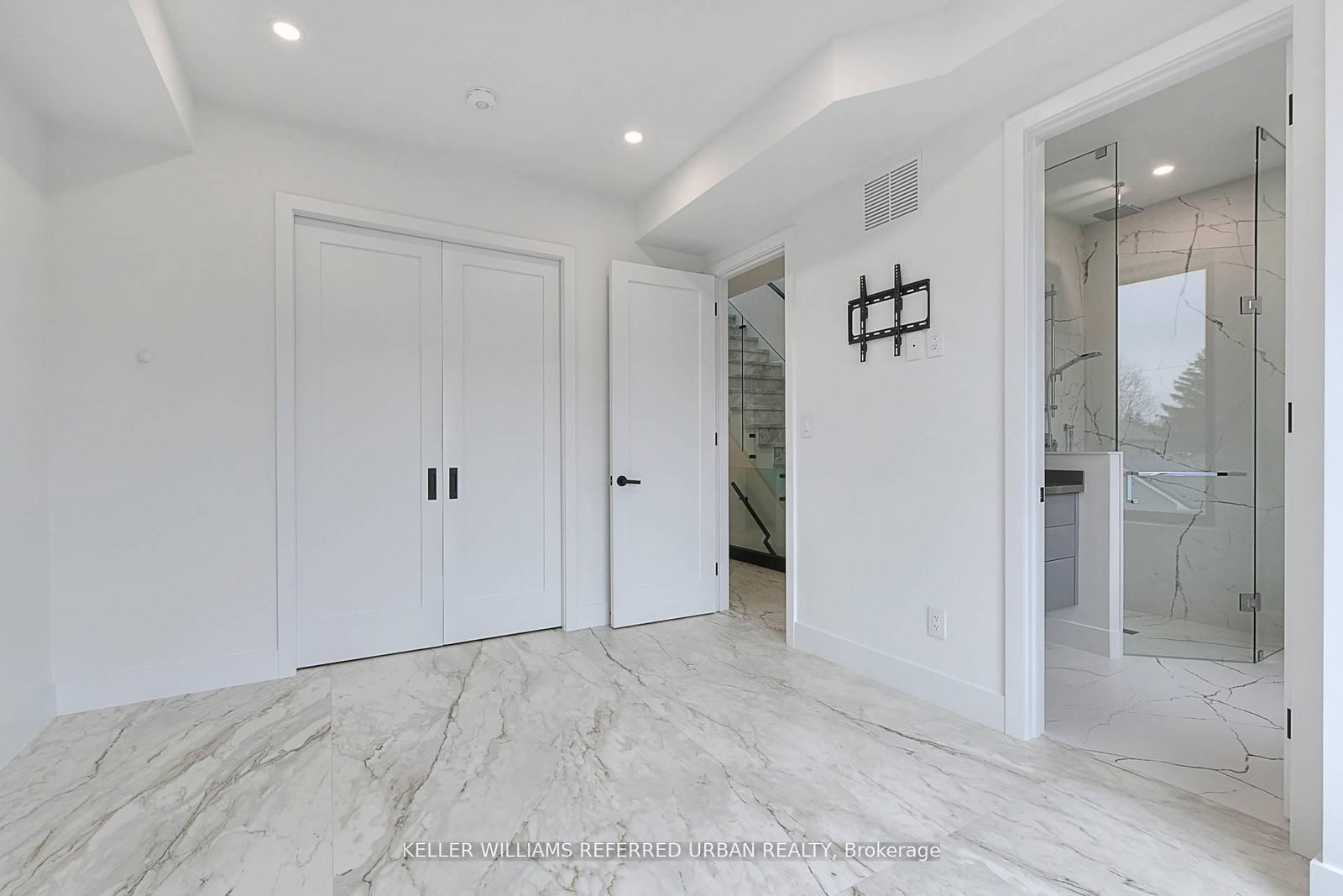 613 Harvie Avenue - Photo 18