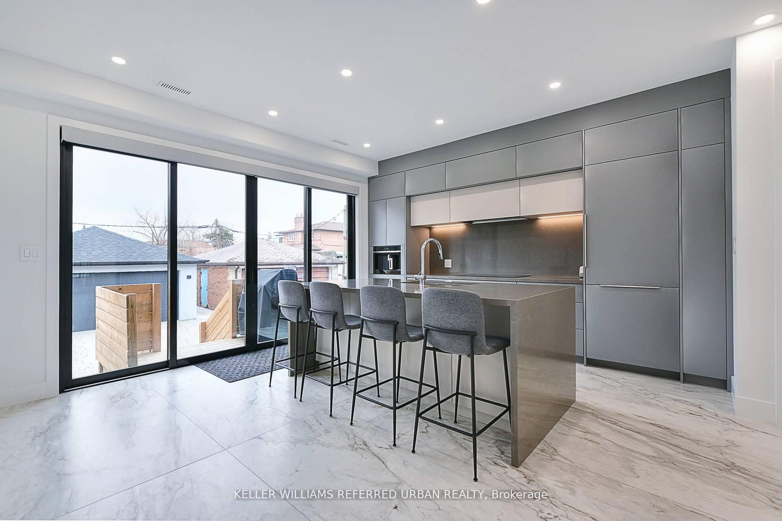 613 Harvie Avenue - Photo 8