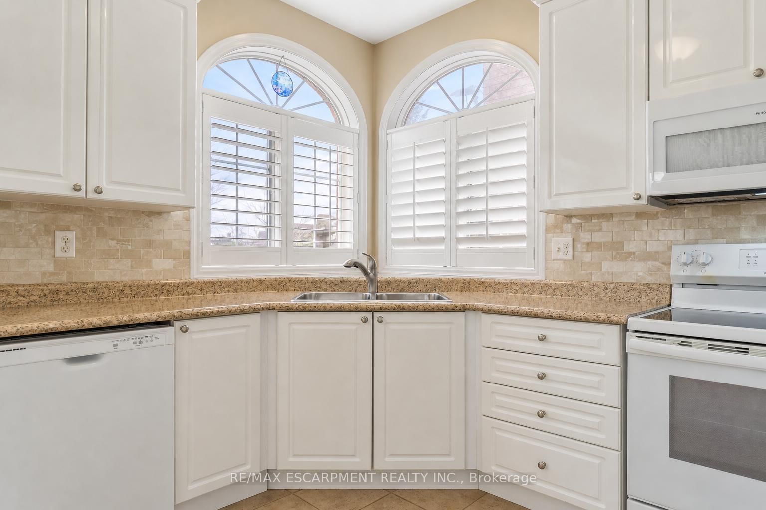 2464 PEBBLESTONE Court - Photo 11