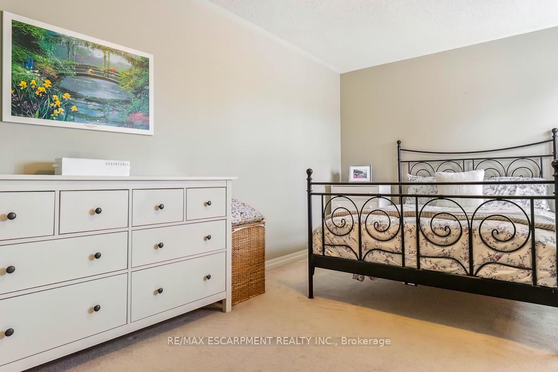 2464 PEBBLESTONE Court - Photo 32