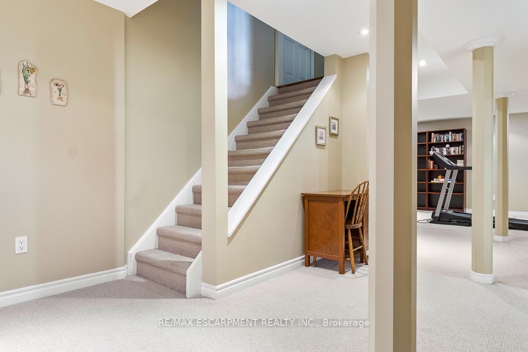 2464 PEBBLESTONE Court - Photo 35