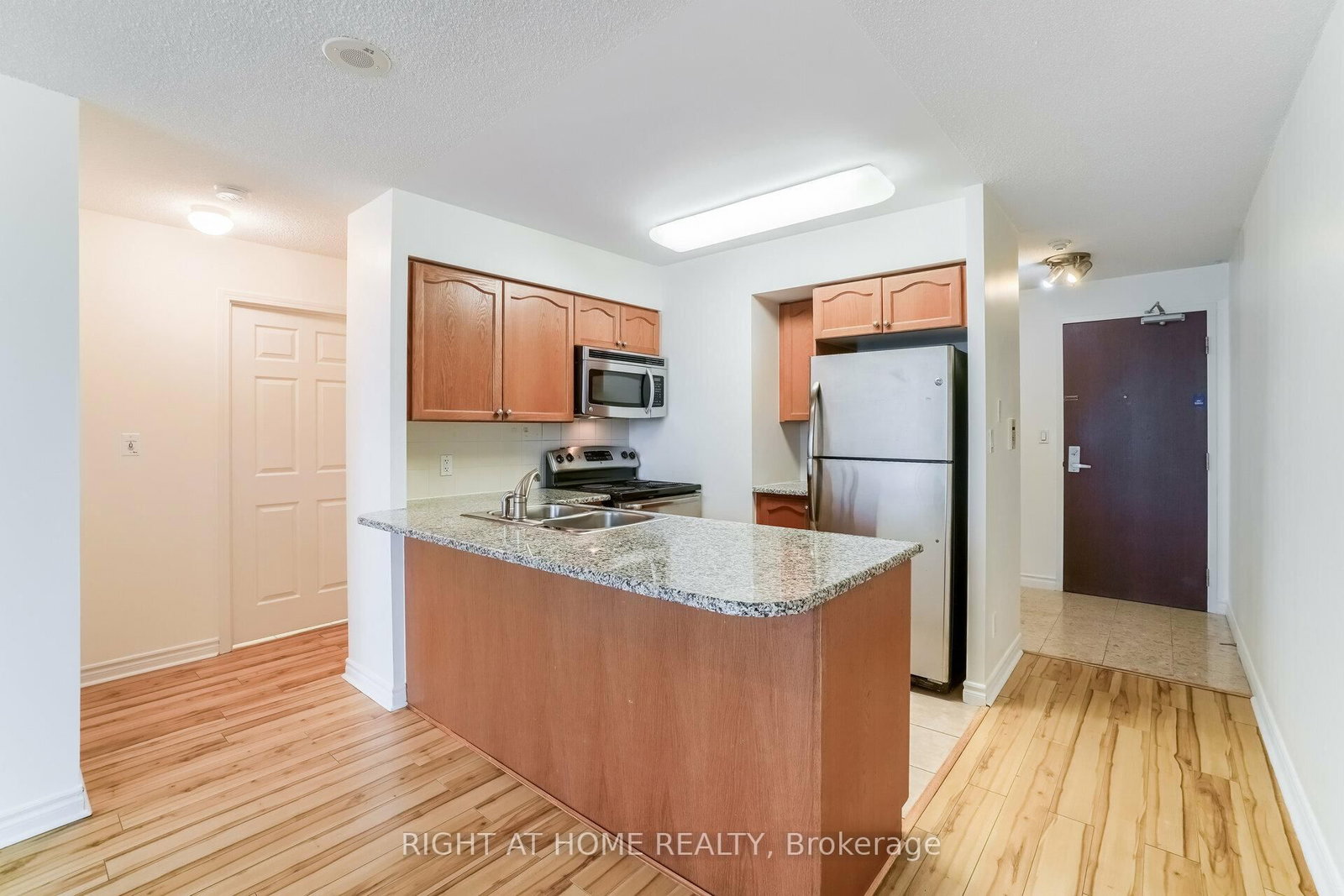 335 Rathburn Road W, Unit 1117 - Photo 10