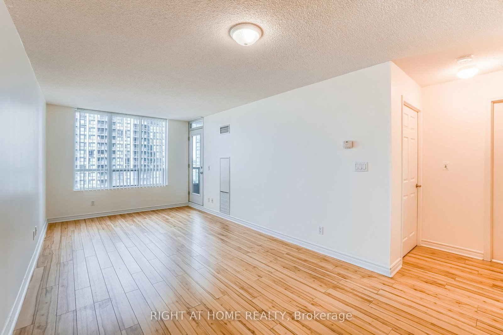 335 Rathburn Road W, Unit 1117 - Photo 16