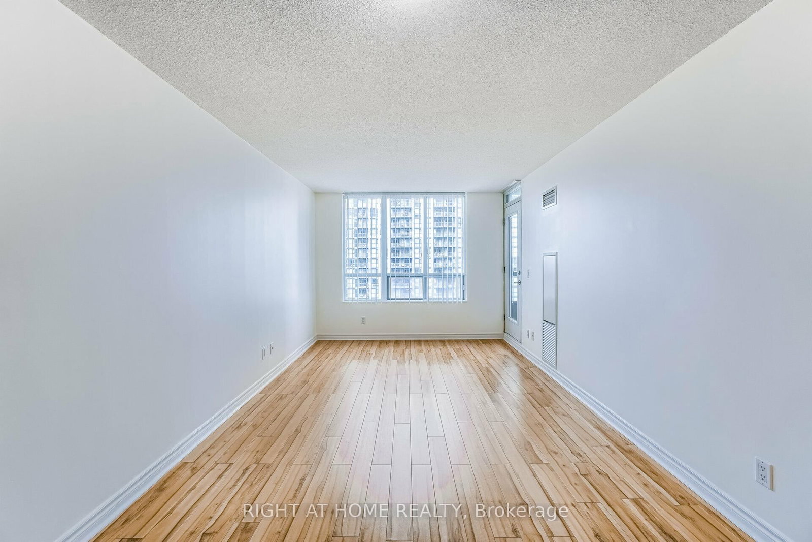 335 Rathburn Road W, Unit 1117 - Photo 17