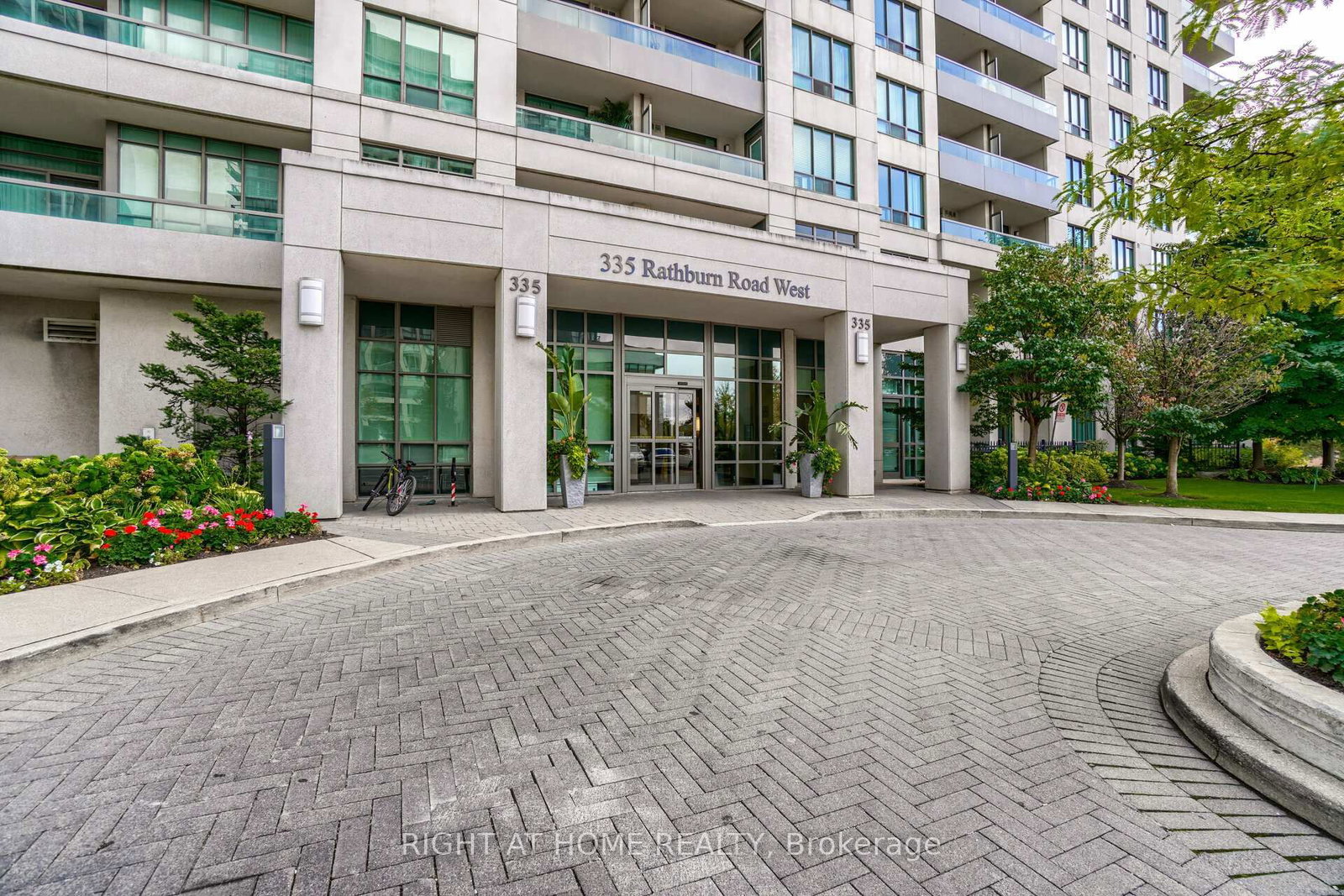 335 Rathburn Road W, Unit 1117 - Photo 4