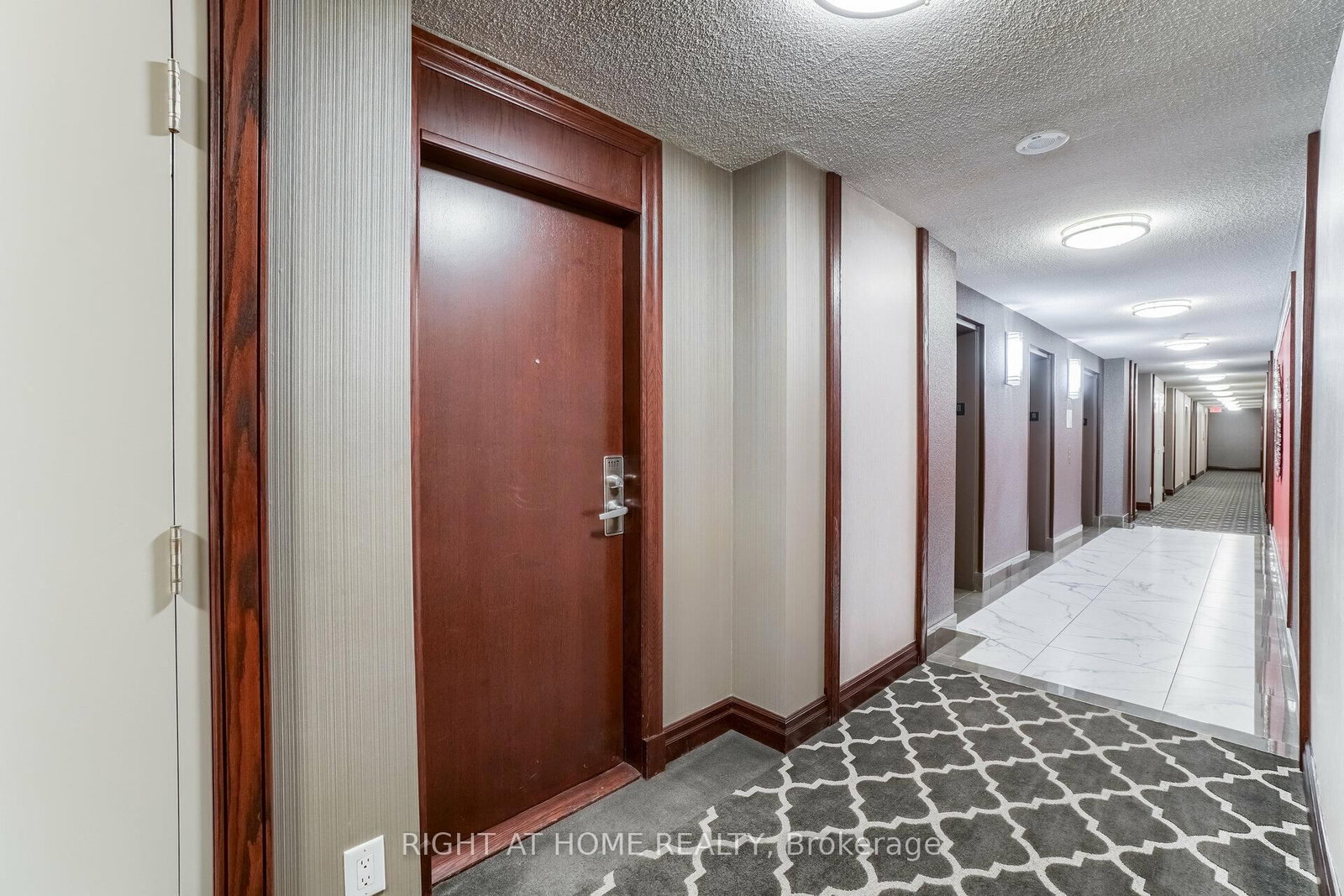 335 Rathburn Road W, Unit 1117 - Photo 7