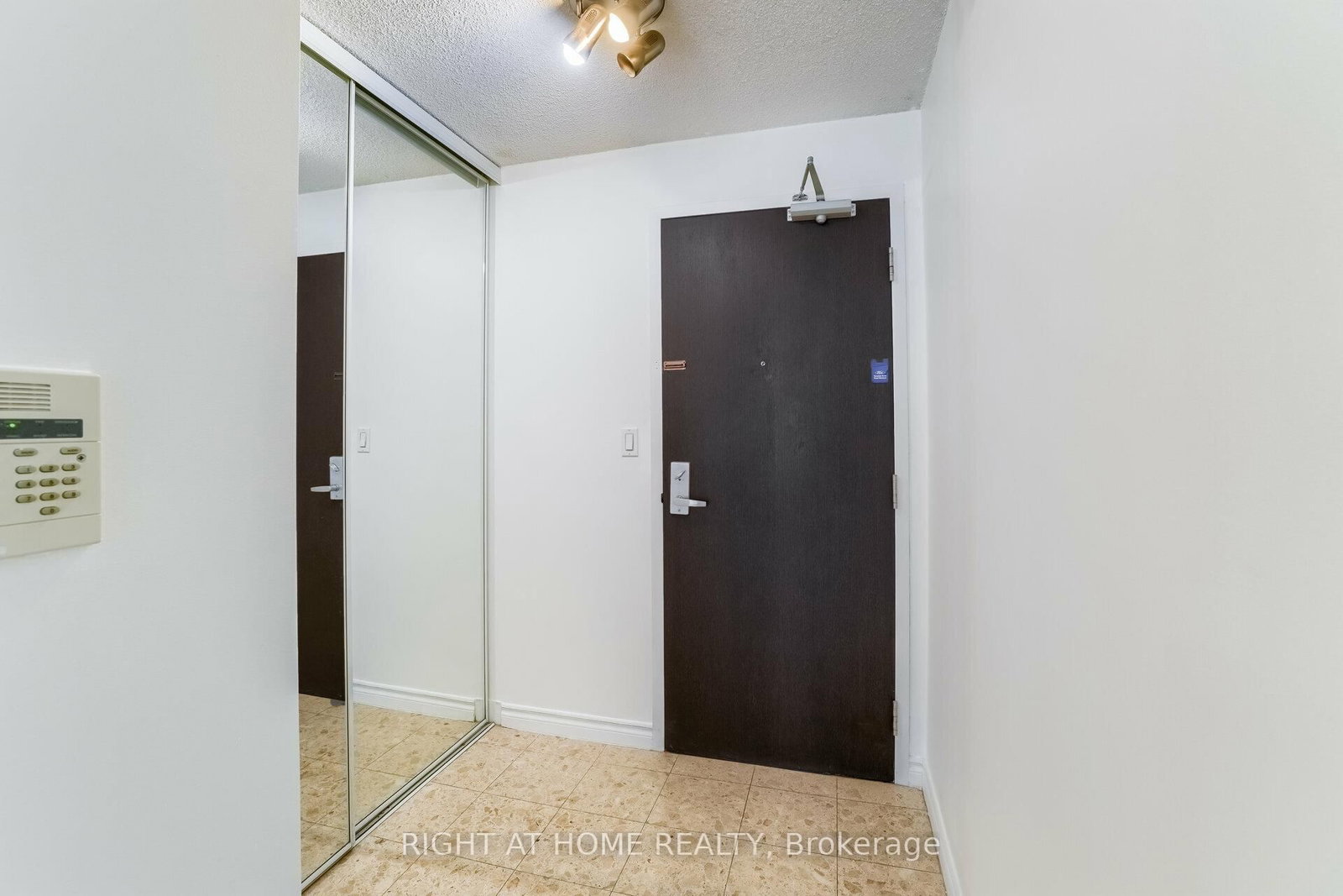 335 Rathburn Road W, Unit 1117 - Photo 8