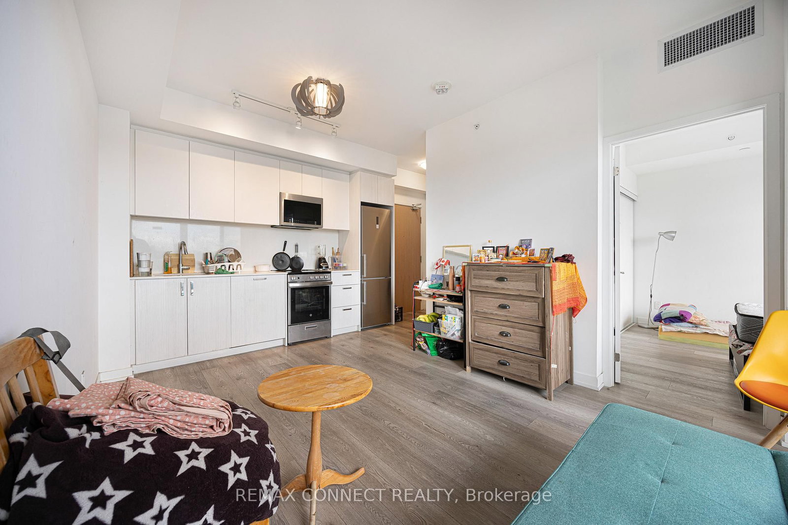 1787 St Clair Avenue W, Unit 818 - Photo 7