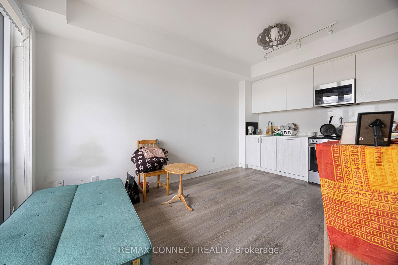 1787 St Clair Avenue W, Unit 818 - Photo 8
