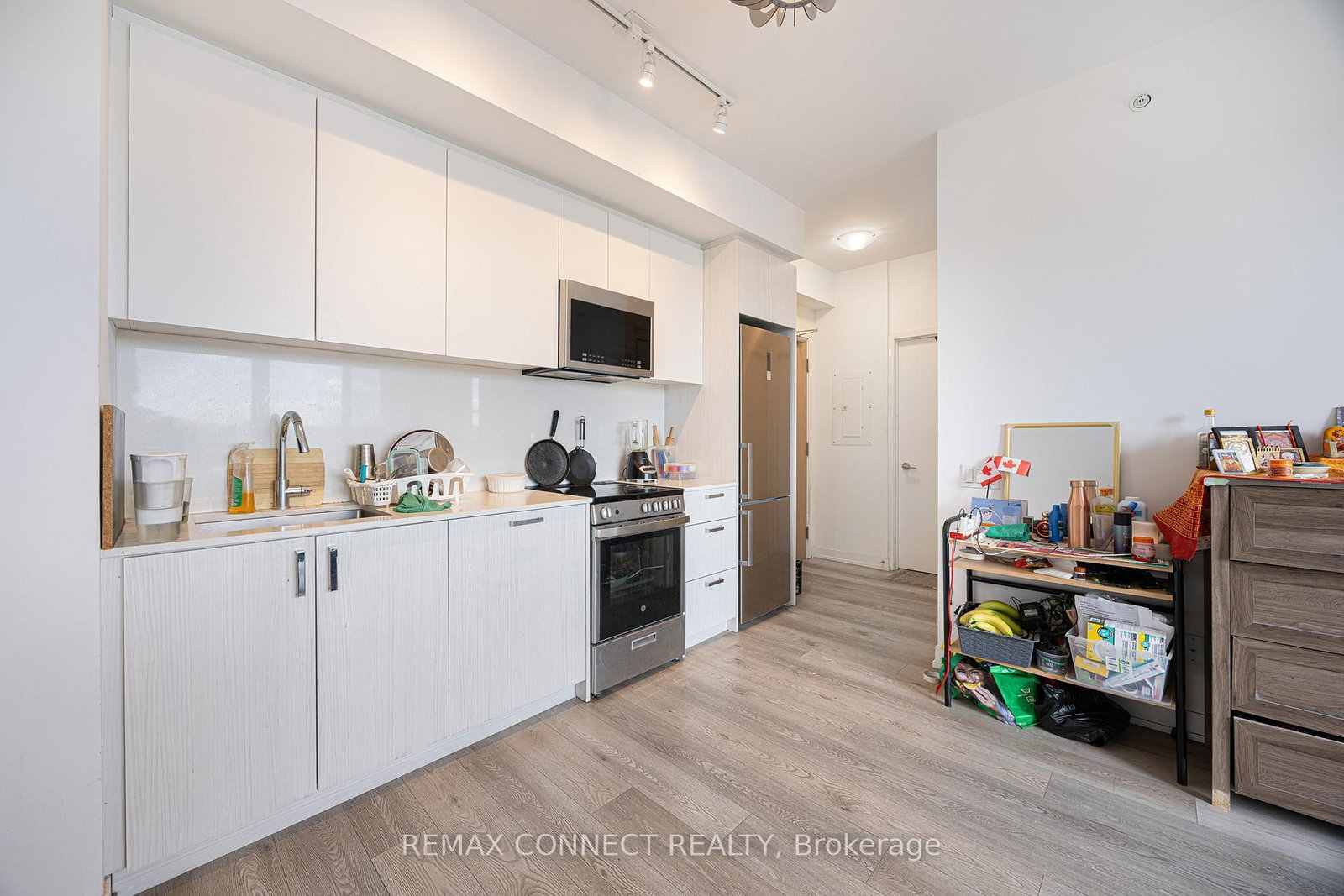 1787 St Clair Avenue W, Unit 818 - Photo 9