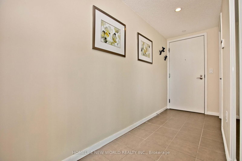 836 - 830 Lawrence Avenue W