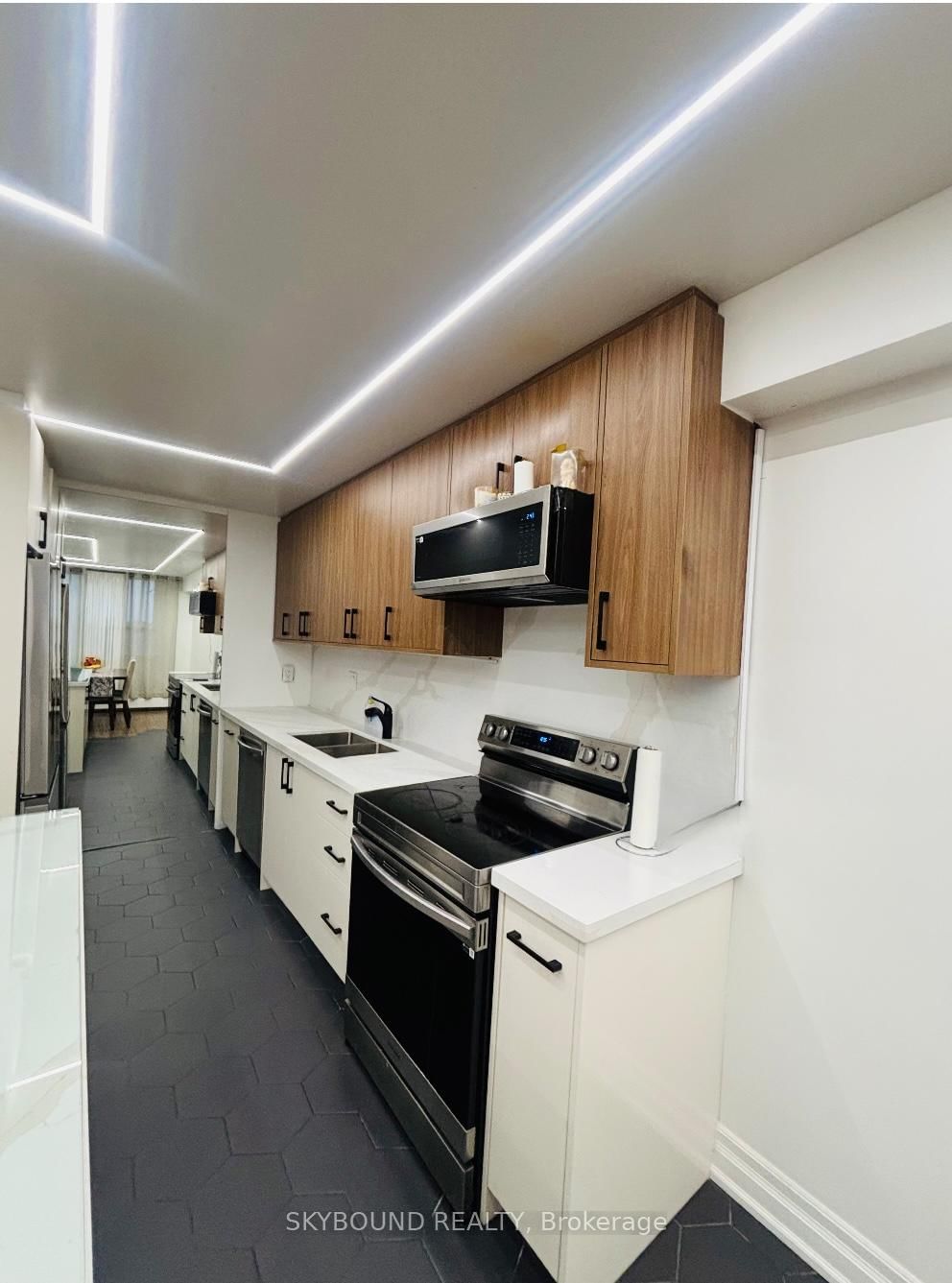 451 The West Mall - Photo 14