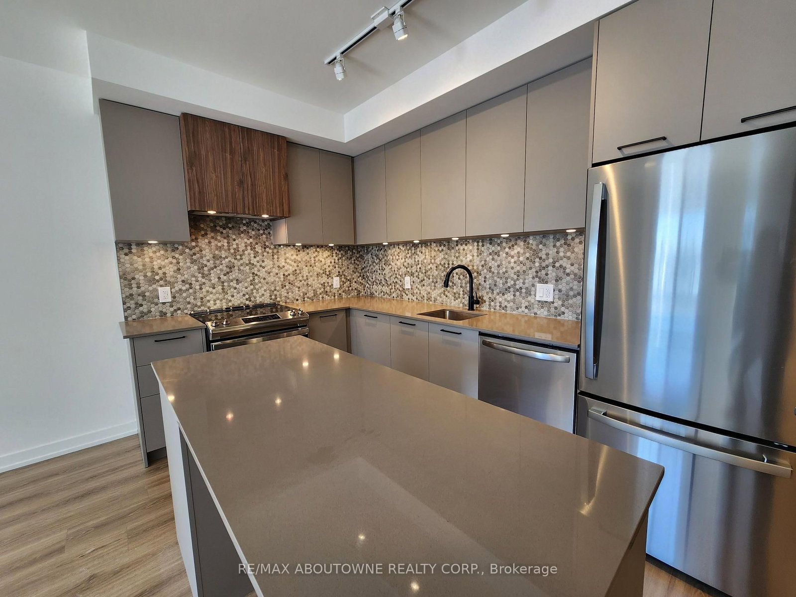 20 Lagerfeld Drive, Unit 12 - Photo 14