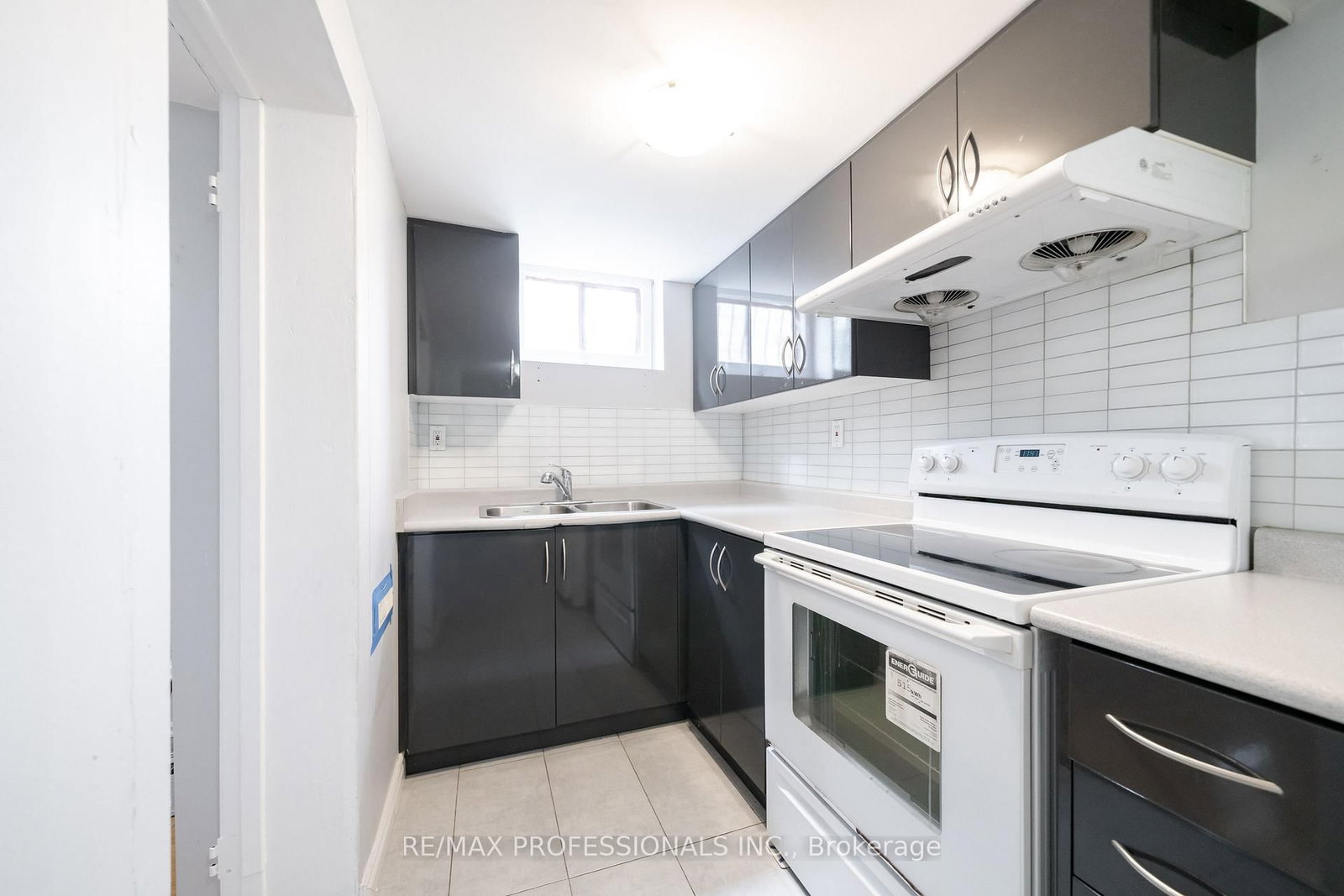 35A Bowie Avenue, Unit Bsmt - Photo 12