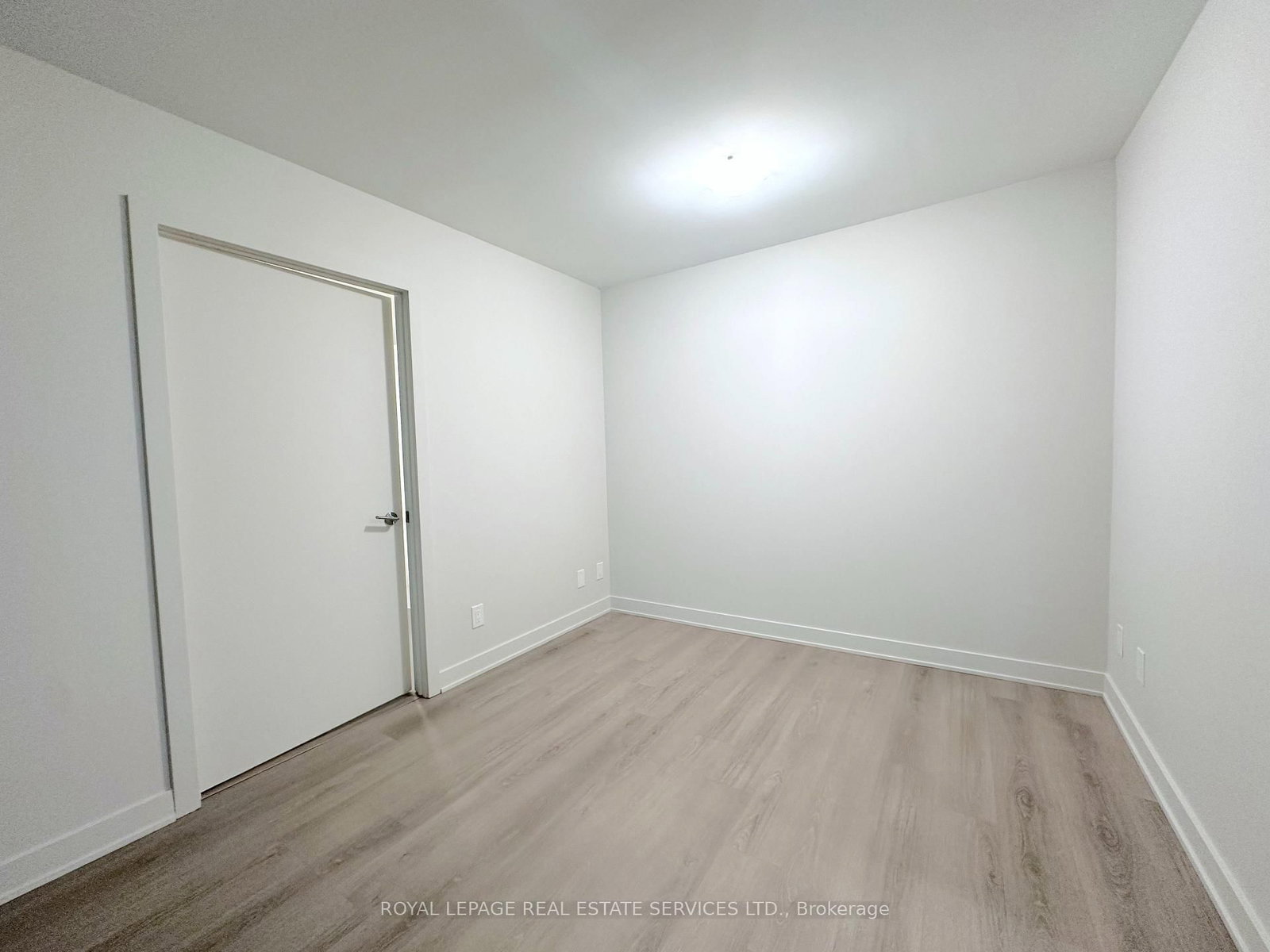 3385 Dundas Street W, Unit 301 - Photo 3