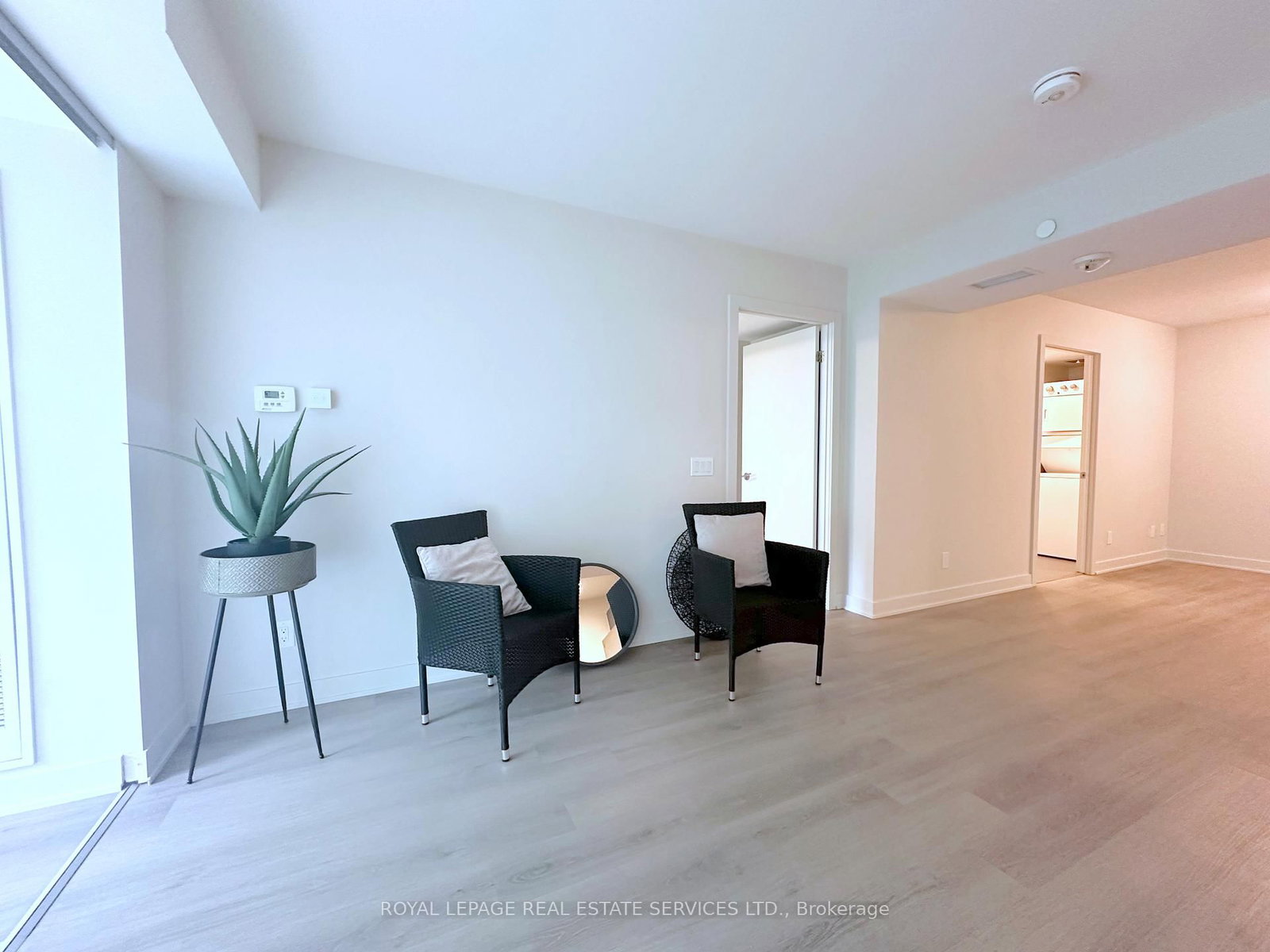3385 Dundas Street W, Unit 301 - Photo 4