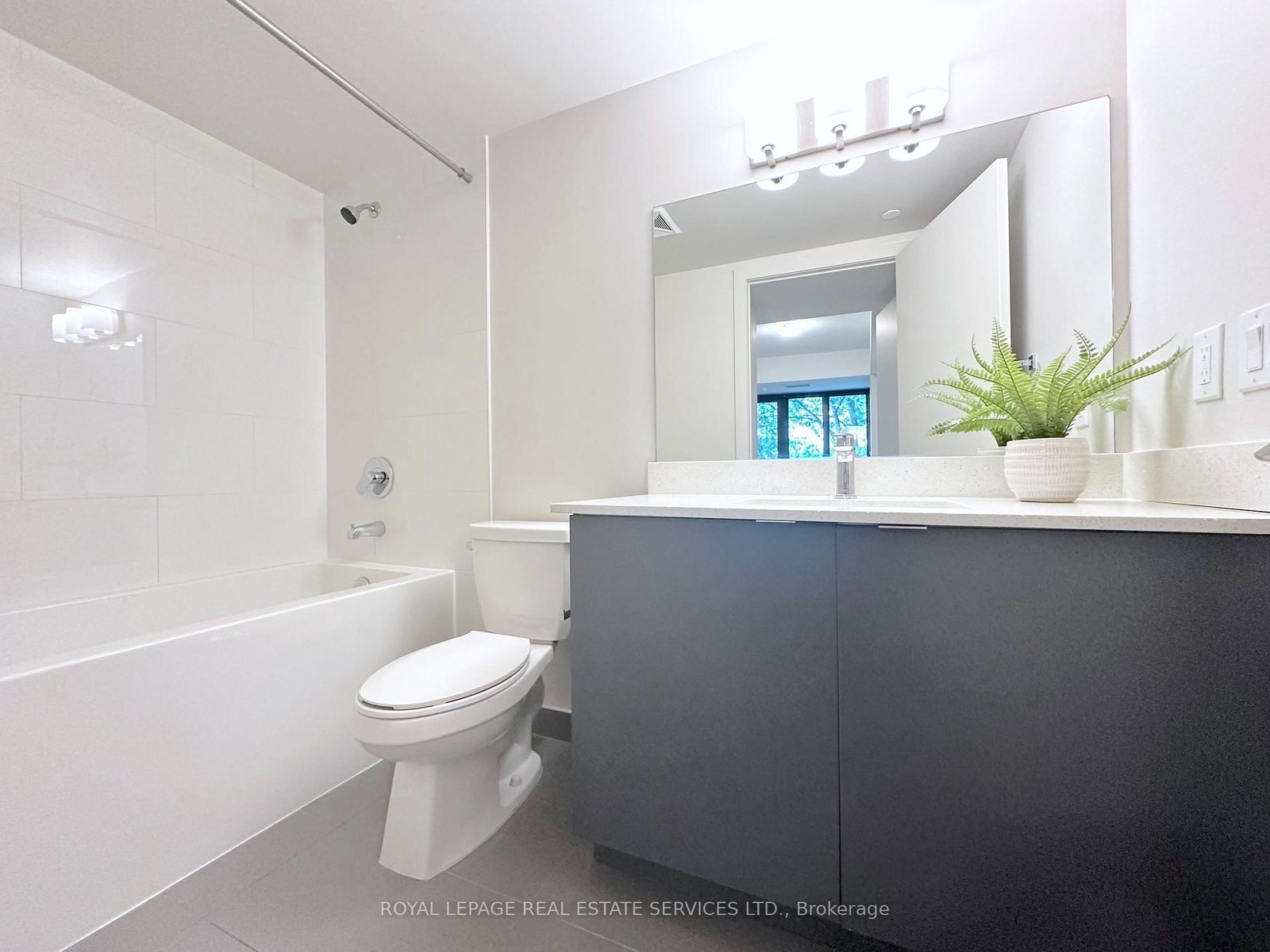 3385 Dundas Street W, Unit 301 - Photo 9