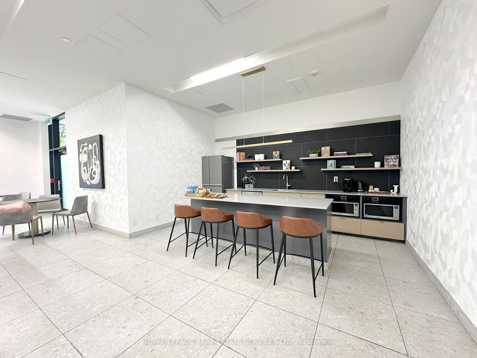 3385 Dundas Street W, Unit 323 - Photo 16
