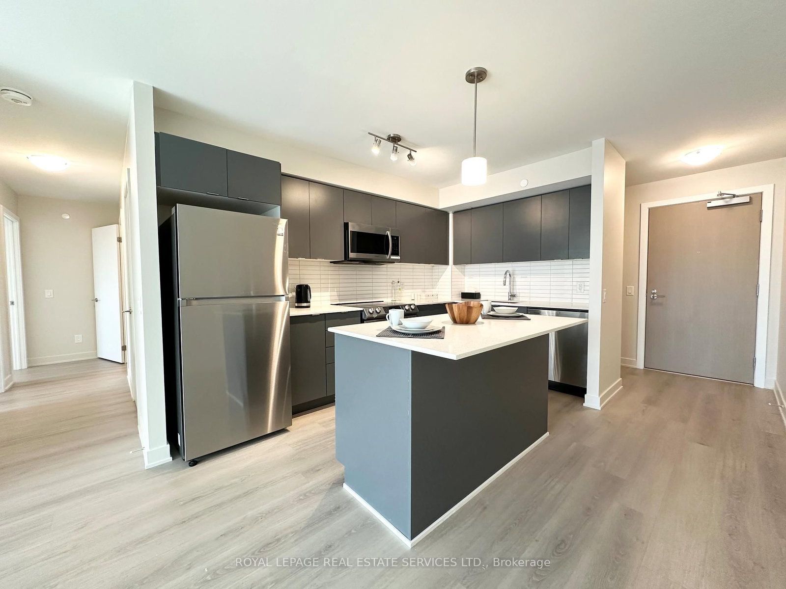 3385 Dundas Street W, Unit 323 - Photo 2