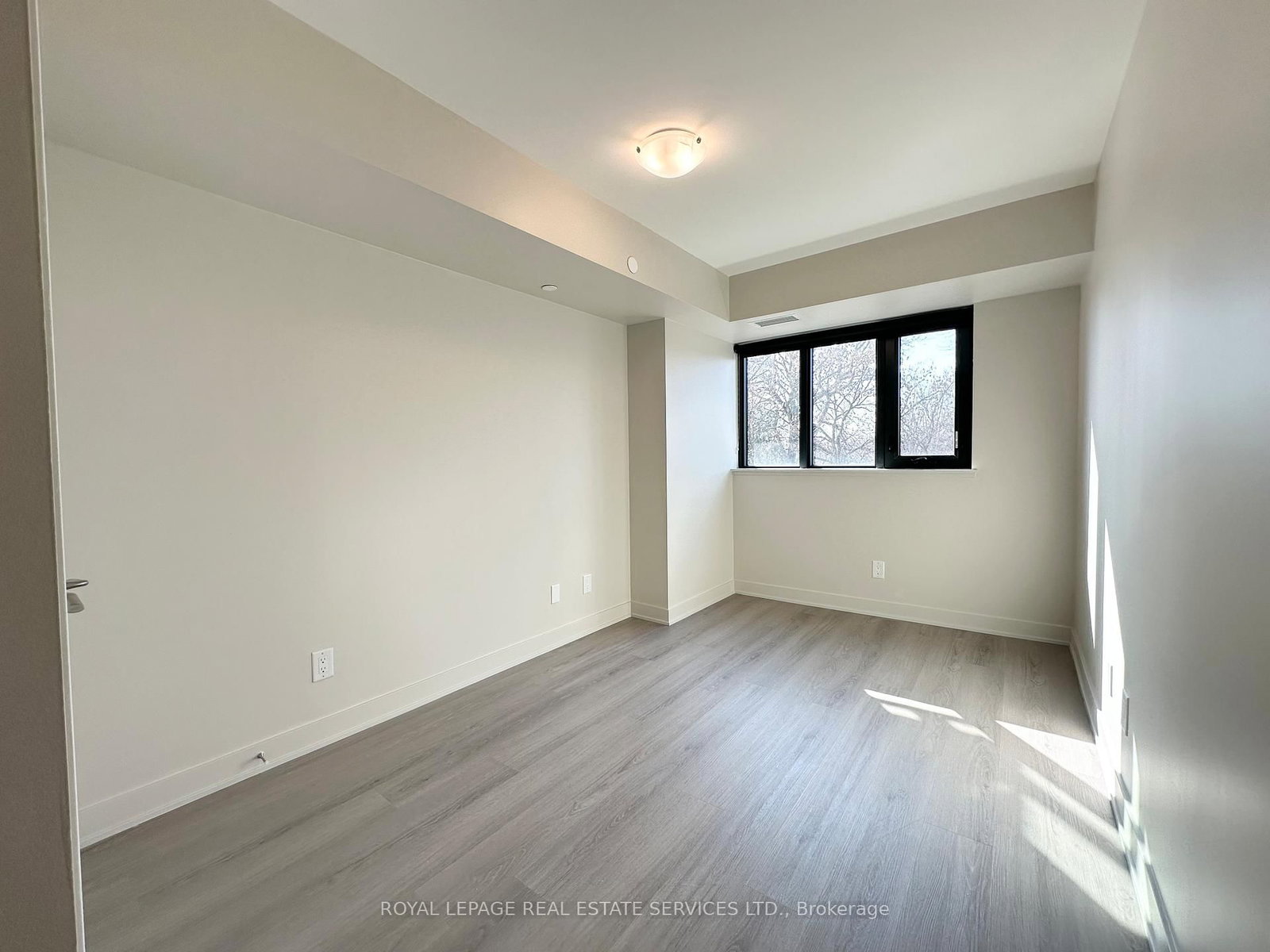 3385 Dundas Street W, Unit 323 - Photo 5