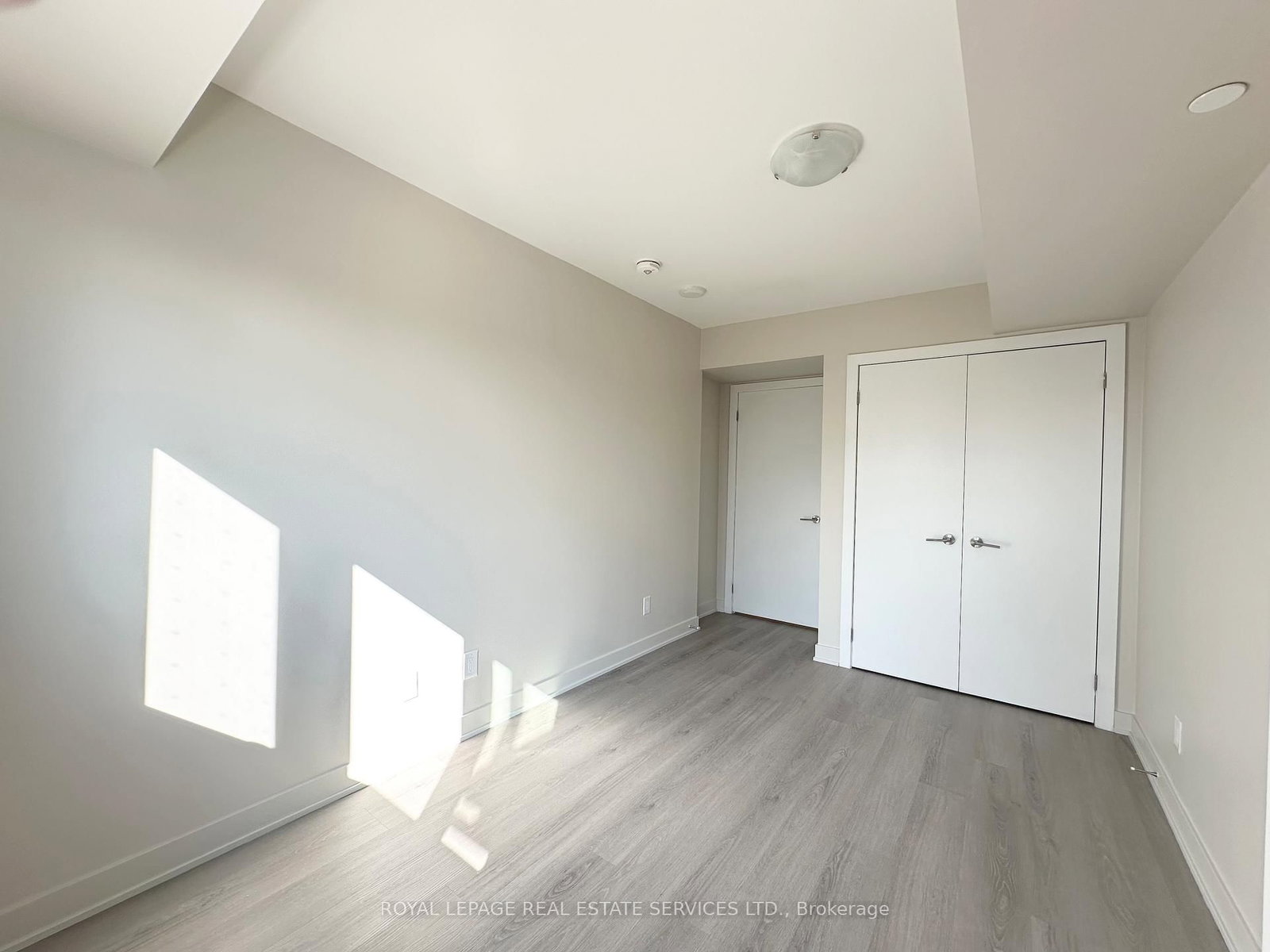 3385 Dundas Street W, Unit 323 - Photo 6